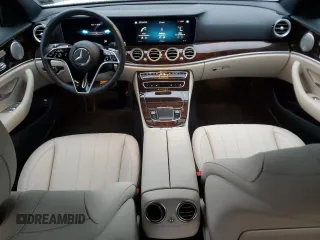 2022 Mercedes-Benz E 350 z VIN W1KZF8EB9NB096369, wystawiony jako Copart lot #84892204 z przebiegiem 28 379 mil mil oraz Szkoda całkowita • Salvage title. Historia ofert i sprzedaży dostępna na DreamBid. Obrazek 8.