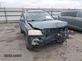 2006 Toyota Highlander Hybrid with VIN JTEDW21A360011520, listed as a IAAI auction lot 41305646 with 204,196 mi miles. Bid and sale history available at carsss.com. Image 1.