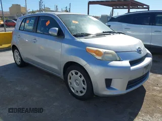 2008 Scion xD z VIN JTKKU10488J025118, wystawiony jako IAAI lot #42270791 z przebiegiem Nie podano mil oraz . Historia ofert i sprzedaży dostępna na DreamBid. Obrazek 1.