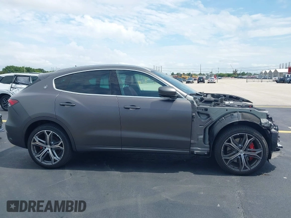 2021 Maserati Levante S with VIN ZN661YULXMX372645, listed as a IAAI auction lot 42245612 with 22,162 mi miles and . Bid and sale history available at DreamBid. Image 12.