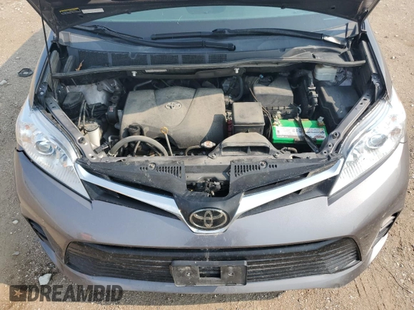 2020 Toyota Sienna LE z VIN 5TDJZ3DC3LS234165, wystawiony jako Copart lot #62364964 z przebiegiem 56 946 mil mil oraz Szkoda całkowita • Salvage title. Historia ofert i sprzedaży dostępna na DreamBid. Obrazek 13.