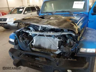 2021 Jeep Gladiator Sport S with VIN 1C6JJTAG2ML575727, listed as a IAAI auction lot 41382704 with 1 mi miles. Bid and sale history available at carsss.com. Image 6.