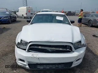 2014 Ford Mustang V6 с VIN 1ZVBP8AM2E5318701, выставлен на аукционе IAAI как лот 42265557 с пробегом 97 870 миль миль и . История ставок и продаж доступна на DreamBid. Изображение 13.
