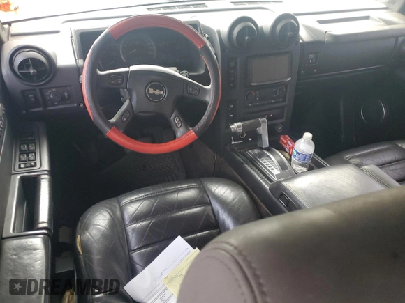 2005 Hummer H2 SUT z VIN 5GRGN22UX5H120312, wystawiony jako Copart lot #43948955 z przebiegiem Nie podano mil oraz Szkoda całkowita • Salvage title. Historia ofert i sprzedaży dostępna na DreamBid. Obrazek 8.