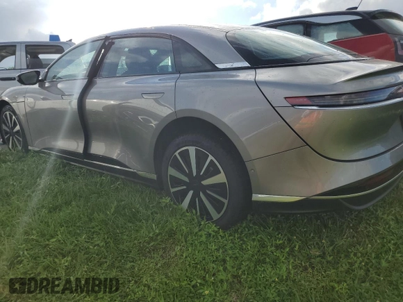 2024 Lucid Air Pure z VIN 50EA1PGA2RA005678, wystawiony jako Copart lot #73879864 z przebiegiem 1548 mil mil oraz Nie do naprawy. Historia ofert i sprzedaży dostępna na DreamBid. Obrazek 2.