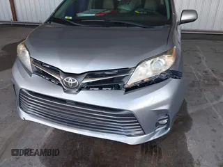 2018 Toyota Sienna XLE Auto Access Seat with VIN 5TDYZ3DC4JS904639, listed as a IAAI auction lot 41905251 with 179,989 mi miles. Bid and sale history available at carsss.com. Image 6.
