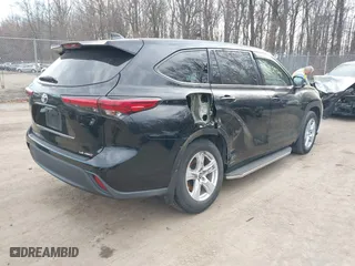 2021 Toyota Highlander L with VIN 5TDBZRBH7MS134660, listed as a IAAI auction lot 41682934 with 121,201 mi miles. Bid and sale history available at carsss.com. Image 4.