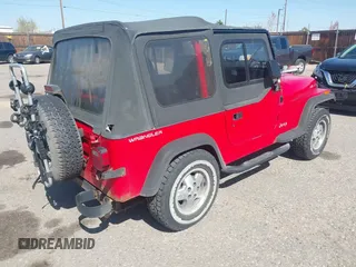 1995 Jeep Wrangler S z VIN 1J4FY19P5SP286845, wystawiony jako IAAI lot #42028886 z przebiegiem 155 841 mil mil oraz . Historia ofert i sprzedaży dostępna na DreamBid. Obrazek 4.
