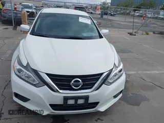 2017 Nissan Altima S z VIN 1N4AL3AP4HN337736, wystawiony jako IAAI lot #41724721 z przebiegiem 141 799 mil mil oraz . Historia ofert i sprzedaży dostępna na DreamBid. Obrazek 12.