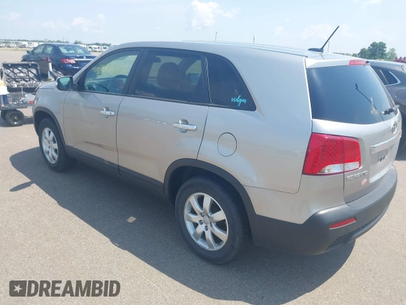 2013 Kia Sorento LX with VIN 5XYKTCA62DG422033, listed as a IAAI auction lot 42420920 with 88,708 mi miles and . Bid and sale history available at DreamBid. Image 3.