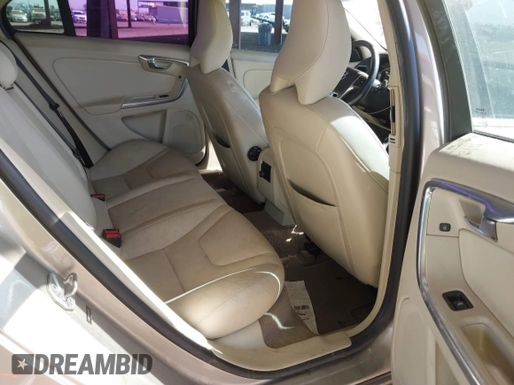 2015 Volvo S60 T5 Drive-E Premier z VIN YV140MFB3F1311727, wystawiony jako IAAI lot #41657590 z przebiegiem 117 794 mil mil oraz . Historia ofert i sprzedaży dostępna na DreamBid. Obrazek 8.