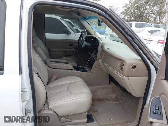 2004 GMC Yukon XL SLT with VIN 1GKEC16Z94J313593, listed as a IAAI auction lot 41632013 with 225,624 mi miles. Bid and sale history available at carsss.com. Image 5.