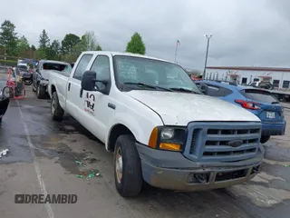 2006 Ford Super Duty F-250 XL with VIN 1FTSW20596EB89774, listed as a IAAI auction lot 41941150 with 284,454 mi miles. Bid and sale history available at carsss.com. Image 1.