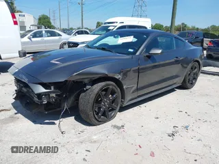 2020 Ford Mustang EcoBoost z VIN 1FA6P8TH1L5183279, wystawiony jako IAAI lot #41904731 z przebiegiem 99 222 mil mil oraz . Historia ofert i sprzedaży dostępna na DreamBid. Obrazek 2.