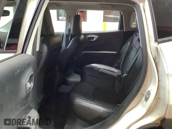 2019 Jeep Compass Latitude z VIN 3C4NJDBB1KT639096, wystawiony jako IAAI lot #42597978 z przebiegiem 110 803 mil mil oraz . Historia ofert i sprzedaży dostępna na DreamBid. Obrazek 41.