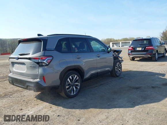 2025 Subaru Forester Touring с VIN JF2SLDTCXSH472743, выставлен на аукционе IAAI как лот 42115023 с пробегом 1 247 миль миль и . История ставок и продаж доступна на DreamBid. Изображение 4.