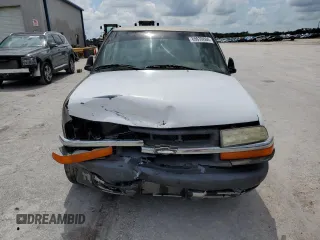 2001 Chevrolet S-10 LS with VIN 1GCCS19501K161711, listed as a Copart auction lot 69630884 with 318,975 mi miles and Salvage Title. Bid and sale history available at DreamBid. Image 5.
