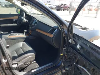 2022 Volvo XC90 Momentum with VIN YV4A22PK5N1809624, listed as a IAAI auction lot 41739824 with 105,778 mi miles. Bid and sale history available at carsss.com. Image 5.
