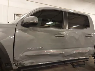2019 Toyota Tacoma SR z VIN 3TMCZ5AN1KM232360, wystawiony jako IAAI lot #42006355 z przebiegiem 133 909 mil mil oraz . Historia ofert i sprzedaży dostępna na DreamBid. Obrazek 6.