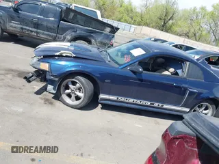 2002 Ford Mustang GT Deluxe z VIN 1FAFP42X12F191957, wystawiony jako IAAI lot #42021857 z przebiegiem Nie podano mil oraz . Historia ofert i sprzedaży dostępna na DreamBid. Obrazek 14.