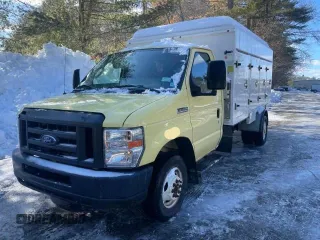 2019 Ford Econoline Commercial with VIN 1FDXE4FS5KDC52270, listed as a Copart auction lot 46290955 with 104,046 mi miles and Clean Title. Bid and sale history available at carsss.com. Image 2.