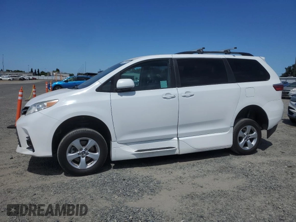 2018 Toyota Sienna LE Auto Access Seat with VIN 5TDKZ3DC0JS944349, listed as a Copart auction lot 58276595 with 72,725 mi miles and Salvage title. Bid and sale history available at DreamBid. Image 1.
