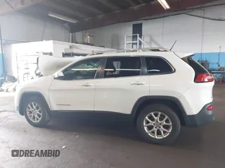 2015 Jeep Cherokee Latitude with VIN 1C4PJMCBXFW784869, listed as a IAAI auction lot 41951297 with 138,396 mi miles. Bid and sale history available at carsss.com. Image 14.