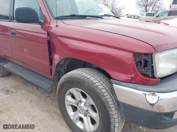 2000 Toyota 4Runner with VIN JT3GM84R5Y0062150, listed as a IAAI auction lot 41281527 with 204,705 mi miles. Bid and sale history available at carsss.com. Image 6.