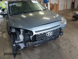 2021 Hyundai Kona SE z VIN KM8K1CAA4MU645470, wystawiony jako IAAI lot #41727340 z przebiegiem 71 932 mil mil oraz . Historia ofert i sprzedaży dostępna na DreamBid. Obrazek 6.