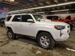 2020 Toyota 4Runner SR5 with VIN JTEBU5JRXL5748135, listed as a Copart auction lot 44117135 with 85,043 mi miles and Salvage Title. Bid and sale history available at carsss.com. Image 4.