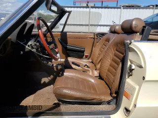 1983 Alfa Romeo Spider Veloce z VIN ZARBA5419D1016371, wystawiony jako Copart lot #71136854 z przebiegiem 78 432 mil mil oraz Szkody całkowita. Historia ofert i sprzedaży dostępna na DreamBid. Obrazek 7.