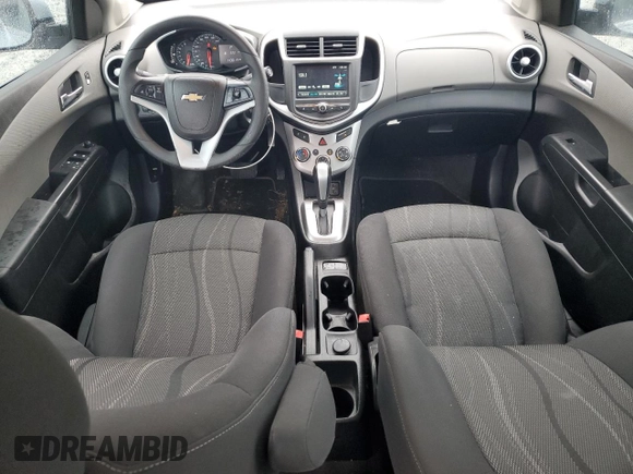 2017 Chevrolet Sonic LT z VIN 1G1JD5SH2H4130240, wystawiony jako Copart lot #56148715 z przebiegiem 140 819 mil mil oraz Czysty tytuł • Clean title. Historia ofert i sprzedaży dostępna na DreamBid. Obrazek 8.