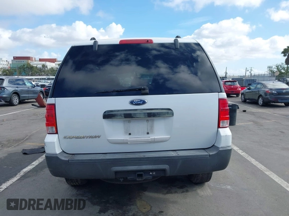 2006 Ford Expedition XLS with VIN 1FMPU13596LA38314, listed as a IAAI auction lot 41577982 with 154,752 mi miles. Bid and sale history available at carsss.com. Image 15.
