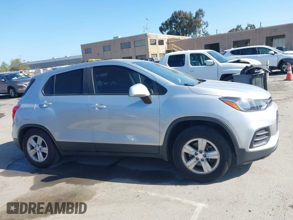 2019 Chevrolet Trax LS with VIN 3GNCJKSB3KL261348, listed as a IAAI auction lot 41933143 with 58,202 mi miles. Bid and sale history available at carsss.com. Image 14.