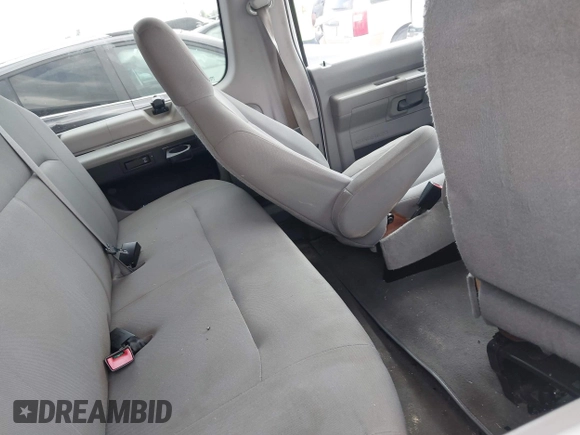 2010 Ford Econoline Passenger XL z VIN 1FMNE1BW5ADA93070, wystawiony jako IAAI lot #42148287 z przebiegiem 117 112 mil mil oraz . Historia ofert i sprzedaży dostępna na DreamBid. Obrazek 8.