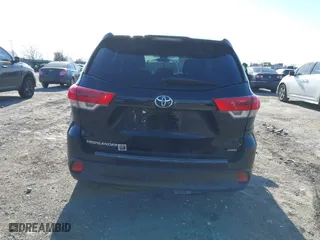 2018 Toyota Highlander LE with VIN 5TDBZRFHXJS825574, listed as a IAAI auction lot 41602075 with 87,954 mi miles. Bid and sale history available at carsss.com. Image 15.