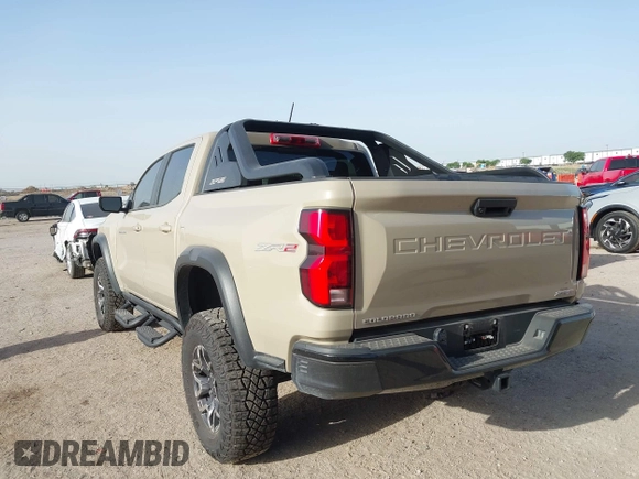 2024 Chevrolet Colorado 4WD ZR2 z VIN 1GCPTFEK4R1145701, wystawiony jako IAAI lot #42262513 z przebiegiem 8 666 mil mil oraz . Historia ofert i sprzedaży dostępna na DreamBid. Obrazek 3.