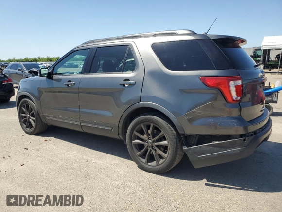 2018 Ford Explorer XLT с VIN 1FM5K7D86JGC55667, выставлен на аукционе Copart как лот 52615085 с пробегом 119 020 миль миль и Списание • Salvage title. История ставок и продаж доступна на DreamBid. Изображение 2.