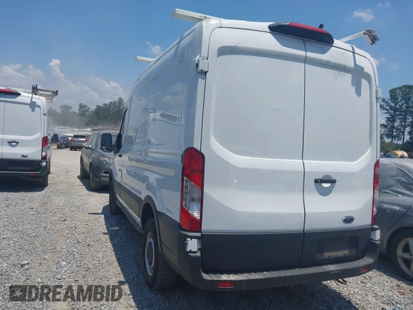 2020 Ford Transit Cargo z VIN 1FTBR1C8XLKB52205, wystawiony jako IAAI lot #42514128 z przebiegiem 103 583 mil mil oraz . Historia ofert i sprzedaży dostępna na DreamBid. Obrazek 3.