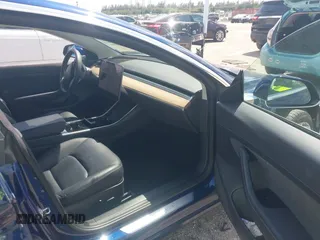2020 Tesla Model 3 Standard Range Plus z VIN 5YJ3E1EA6LF785622, wystawiony jako IAAI lot #42080180 z przebiegiem 34 133 mil mil oraz . Historia ofert i sprzedaży dostępna na DreamBid. Obrazek 5.
