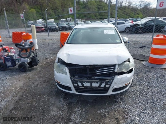 2008 Volkswagen Passat Sedan Komfort with VIN WVWAK73C28P047322, listed as a IAAI auction lot 41931547 with 159,011 mi miles. Bid and sale history available at carsss.com. Image 12.