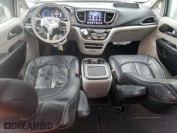 2018 Chrysler Pacifica Limited with VIN 2C4RC1GG1JR320524, listed as a Copart auction lot 48353795 with 133,624 mi miles and Salvage title. Bid and sale history available at DreamBid. Image 8.