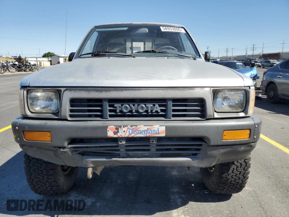 1991 Toyota Pickup z VIN JT4RN13PXM6031833, wystawiony jako Copart lot #58953095 z przebiegiem 252 237 mil mil oraz Czysty tytuł • Clean title. Historia ofert i sprzedaży dostępna na DreamBid. Obrazek 5.