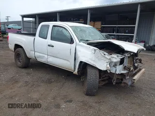 2017 Toyota Tacoma SR z VIN 5TFRX5GN8HX077669, wystawiony jako IAAI lot #41949088 z przebiegiem 110 454 mil mil oraz . Historia ofert i sprzedaży dostępna na DreamBid. Obrazek 1.