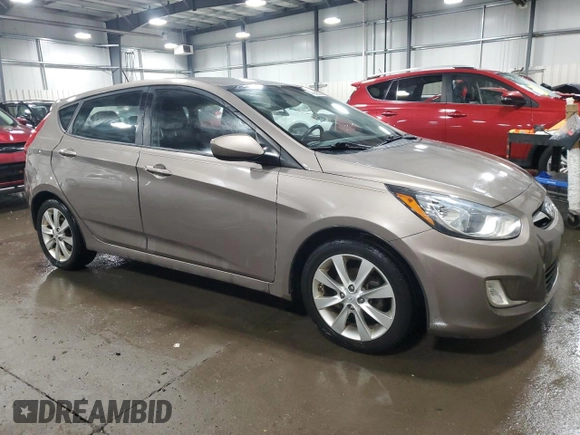 2012 Hyundai Accent SE z VIN KMHCU5AE4CU006515, wystawiony jako Copart lot #45956535 z przebiegiem 59 140 mil mil oraz Szkoda całkowita • Salvage title. Historia ofert i sprzedaży dostępna na DreamBid. Obrazek 4.