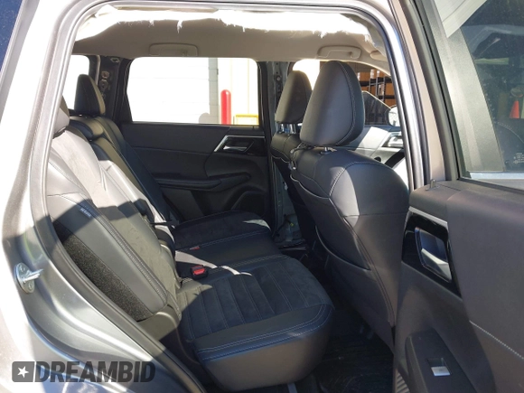 2023 Mitsubishi Outlander SE z VIN JA4J4UA8XPZ056578, wystawiony jako IAAI lot #41735091 z przebiegiem 20 801 mil mil oraz . Historia ofert i sprzedaży dostępna na DreamBid. Obrazek 8.