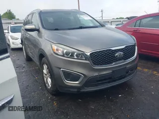 2016 Kia Sorento LX z VIN 5XYPGDA53GG150507, wystawiony jako IAAI lot #42214066 z przebiegiem 105 738 mil mil oraz . Historia ofert i sprzedaży dostępna na DreamBid. Obrazek 1.