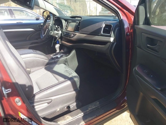 2016 Toyota Highlander LE with VIN 5TDBKRFH8GS325300, listed as a IAAI auction lot 40781984 with 187,893 mi miles. Bid and sale history available at carsss.com. Image 5.