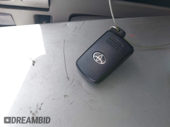 2014 Toyota Highlander XLE z VIN 5TDKKRFH7ES028046, wystawiony jako IAAI lot #41792653 z przebiegiem Nie podano mil oraz . Historia ofert i sprzedaży dostępna na DreamBid. Obrazek 11.
