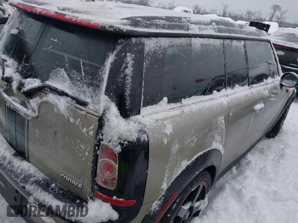 2011 MINI Clubman z VIN WMWZF3C51BTX82001, wystawiony jako IAAI lot #41310574 z przebiegiem 109 520 mil mil oraz . Historia ofert i sprzedaży dostępna na DreamBid. Obrazek 4.